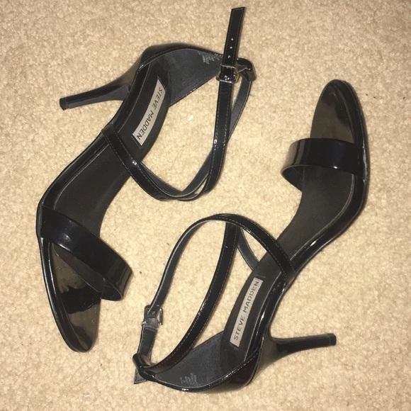 Black stappy heels - Picture 2 of 3